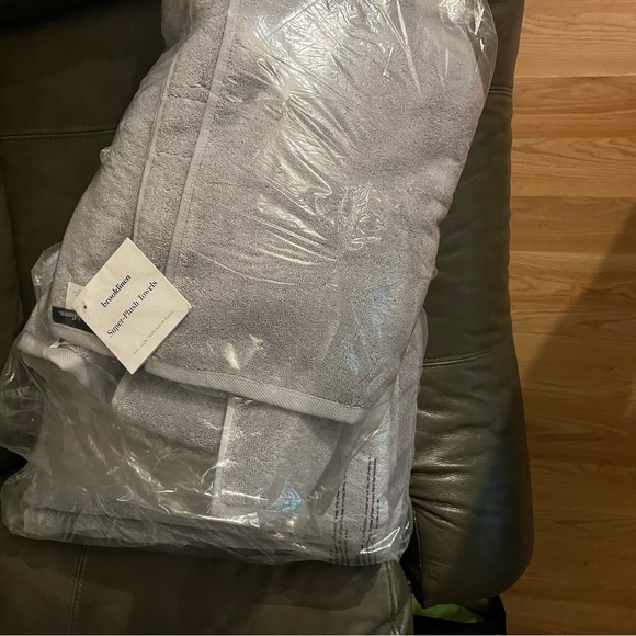 1 DAY SALE 2 Brook-linen Grey Super- Plush Towels Orig.$66 each - Picture 7 of 9